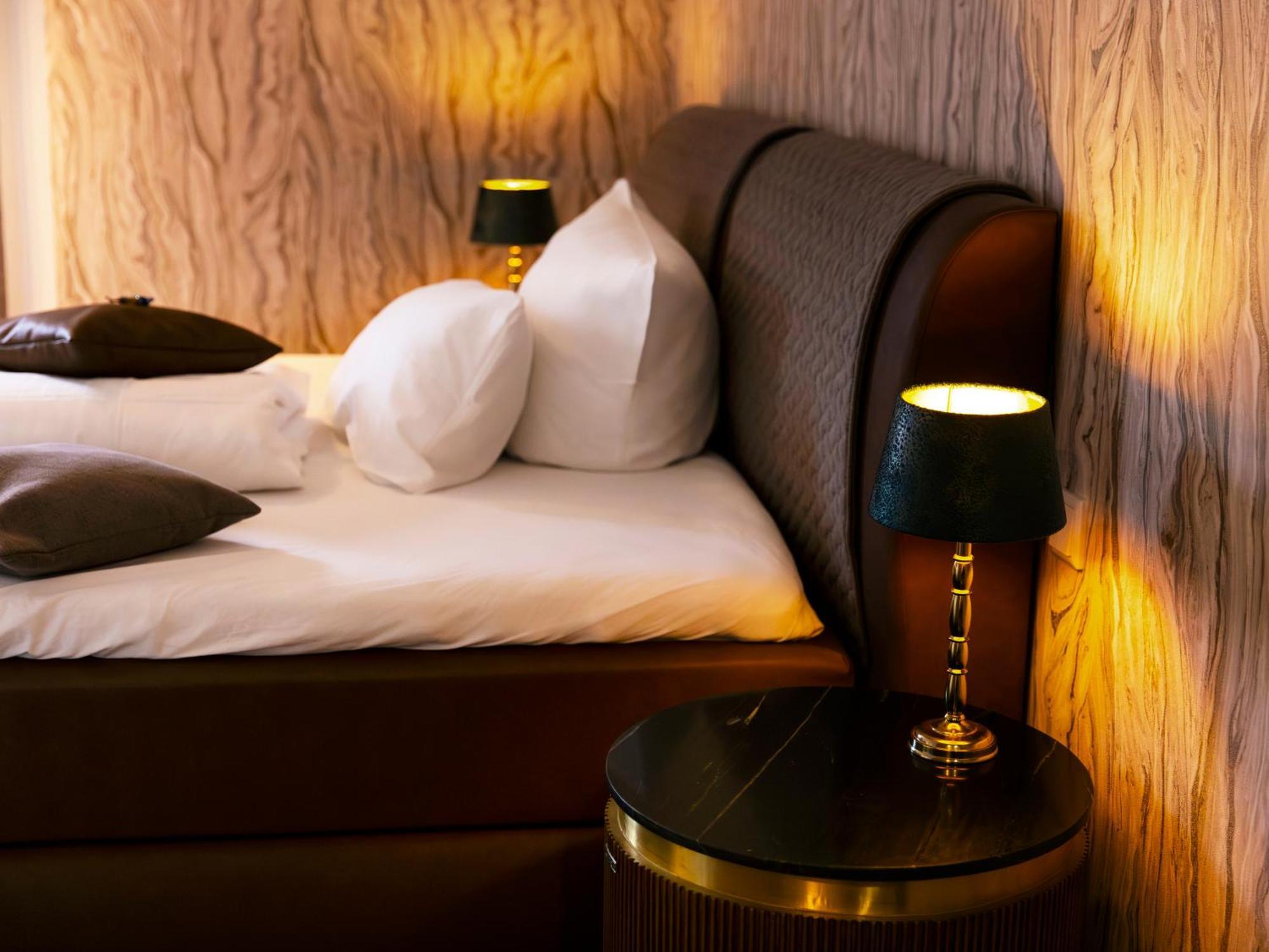 Hotel Kump365 Падерборн Екстериор снимка